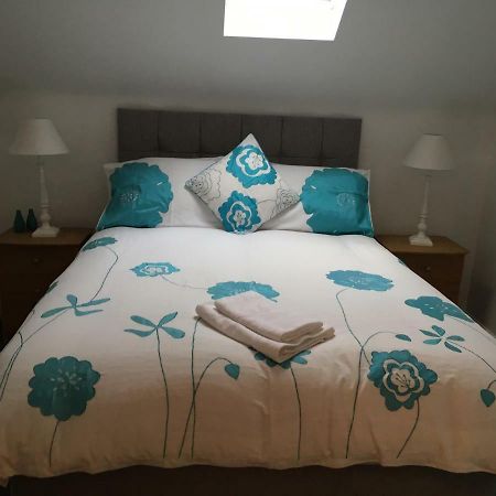 Spacious And Bright Town Centre Apartment Ballycastle Exteriör bild